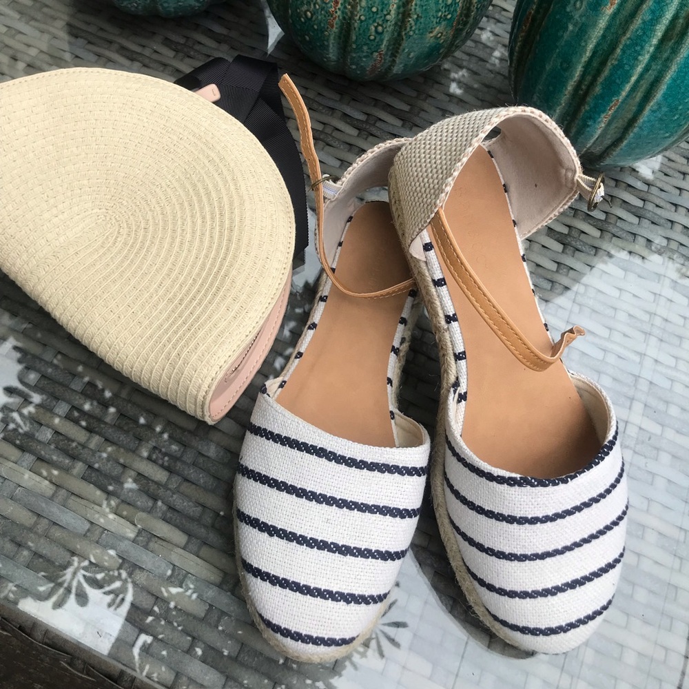 ☕️Lovely Navy Striped Espadrille Flats